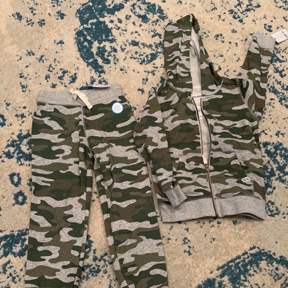 NWT Boys Carter’s set size 6